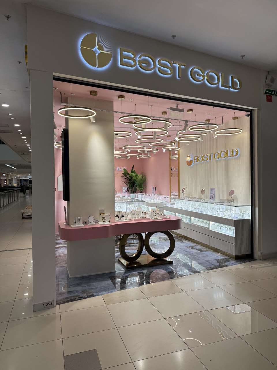 Открытие BEST GOLD & LOVE BAR